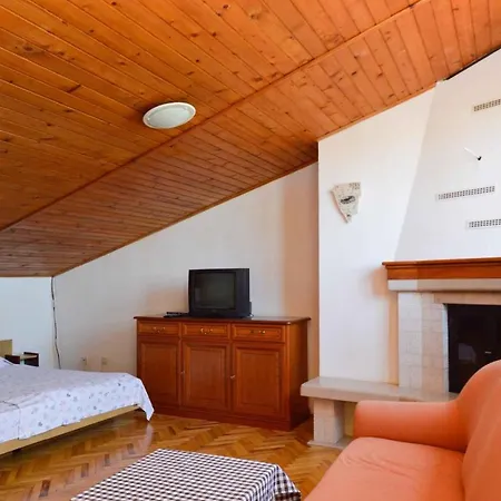 - Istrien 11401 * Pješčana Uvala